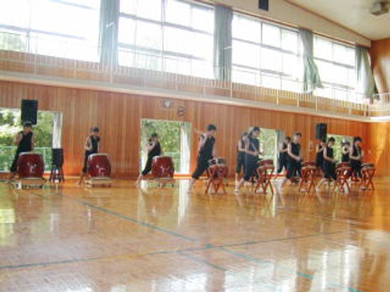 オープニングを飾る…