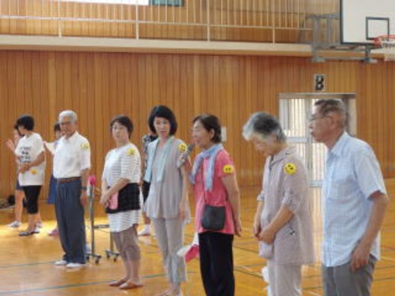 応援ボランティア、右端が山本浜松連珠会長