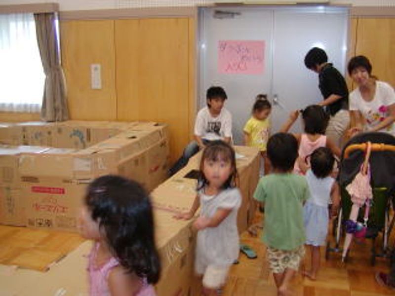 ダンボール迷路です♪