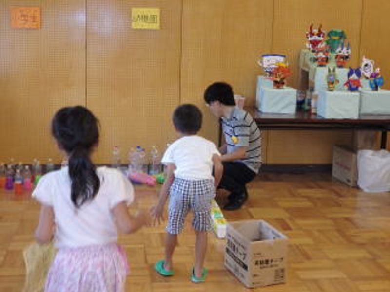 左：小学生用、右：幼稚園児用