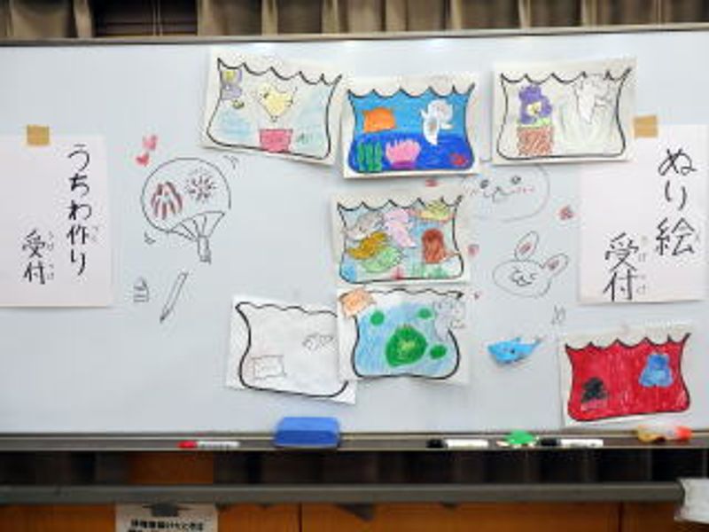 「ぬり絵」と「うちわ作り」♪