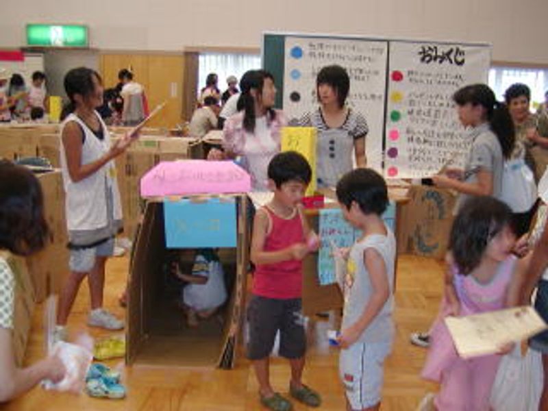 ダンボール迷路入口・おみくじ♪