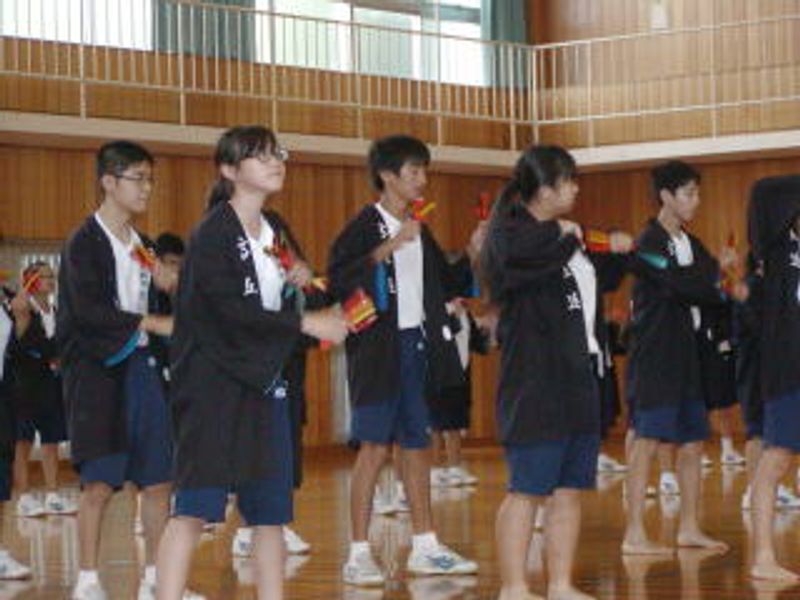 閉 会 式