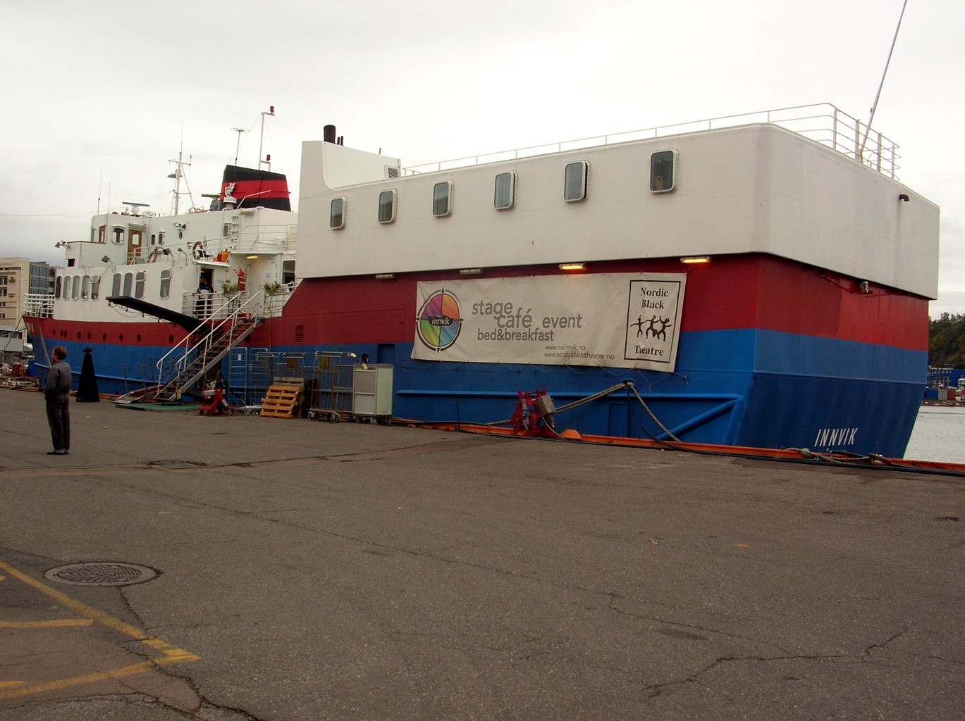 MS Innvik teaterbåten