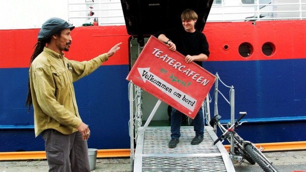 Cliff og Jarl utenfor MS Innvik