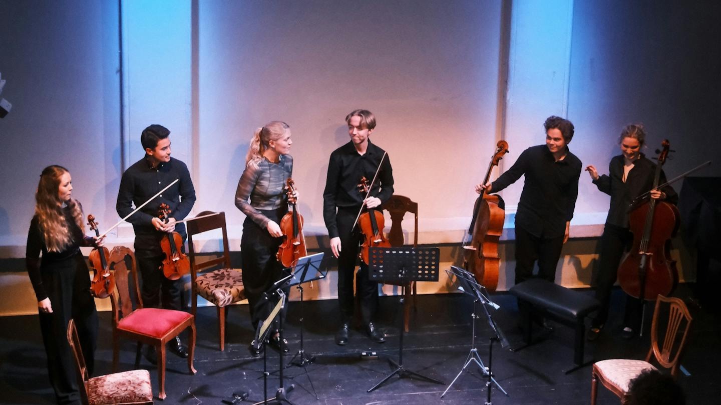 Gallery image for Konsert: All that glistens and grooves