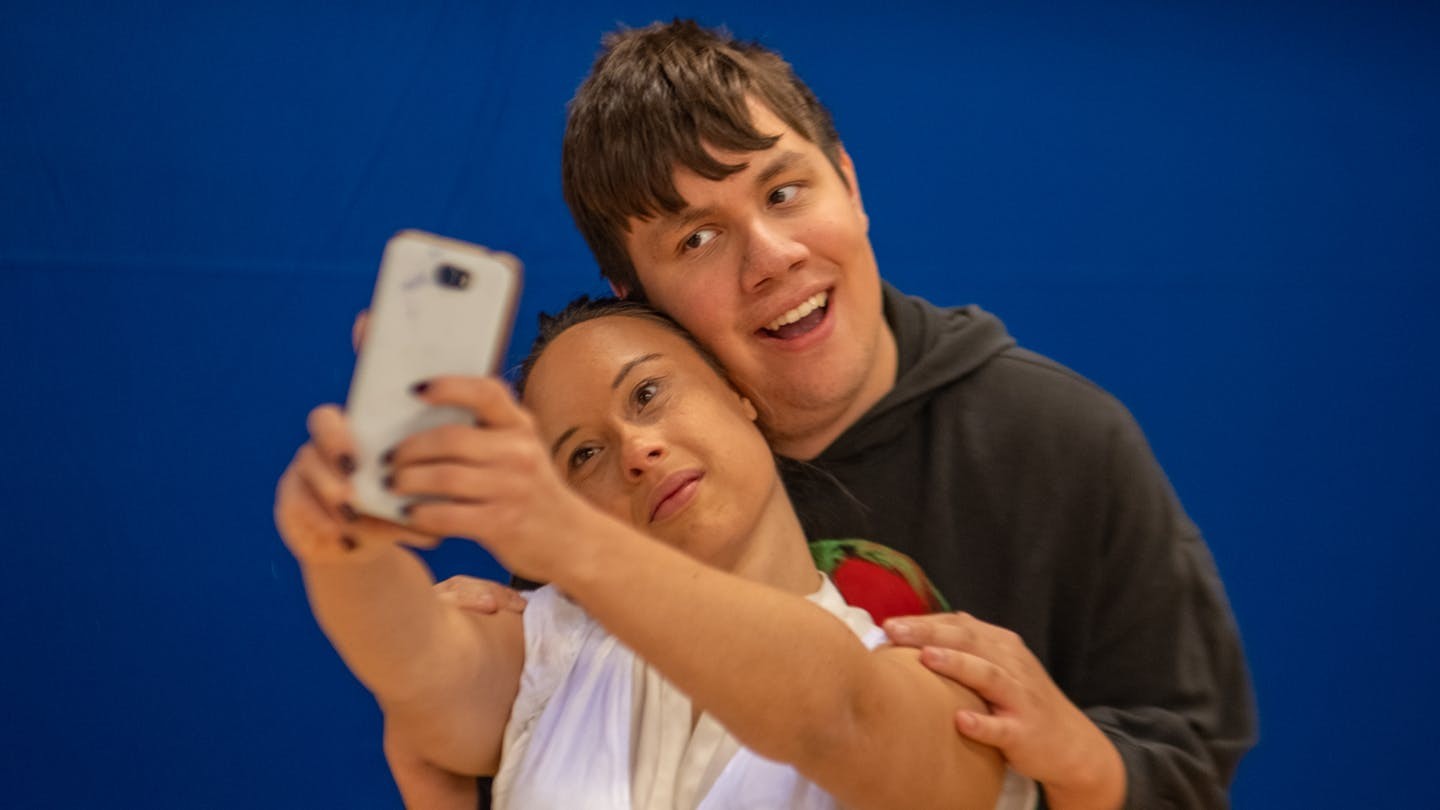 Gallery image for "Hysj!" - en tilrettelagt forestilling om kropp, kjærlighet og grenser