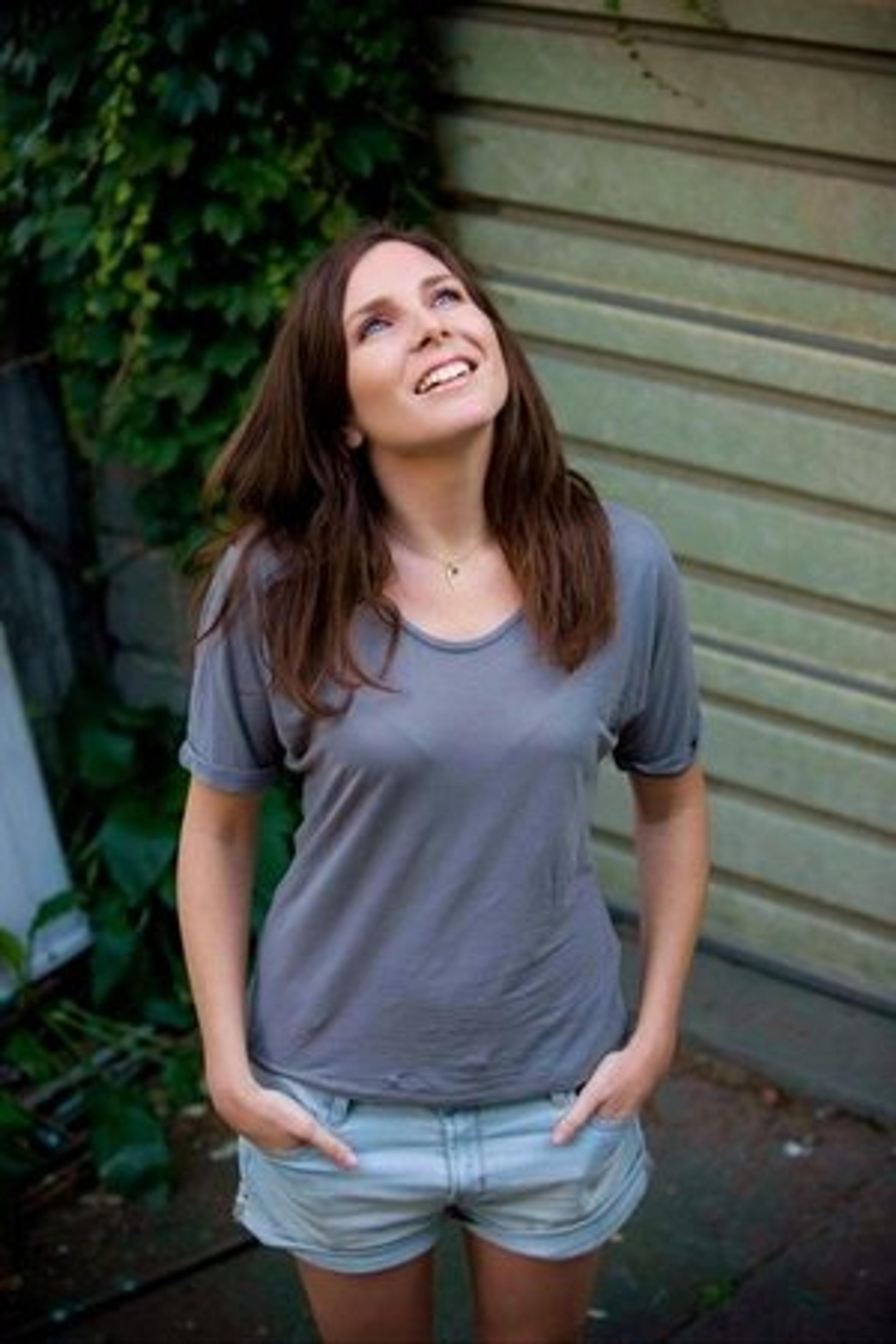 Celebrity — Dyana Aives