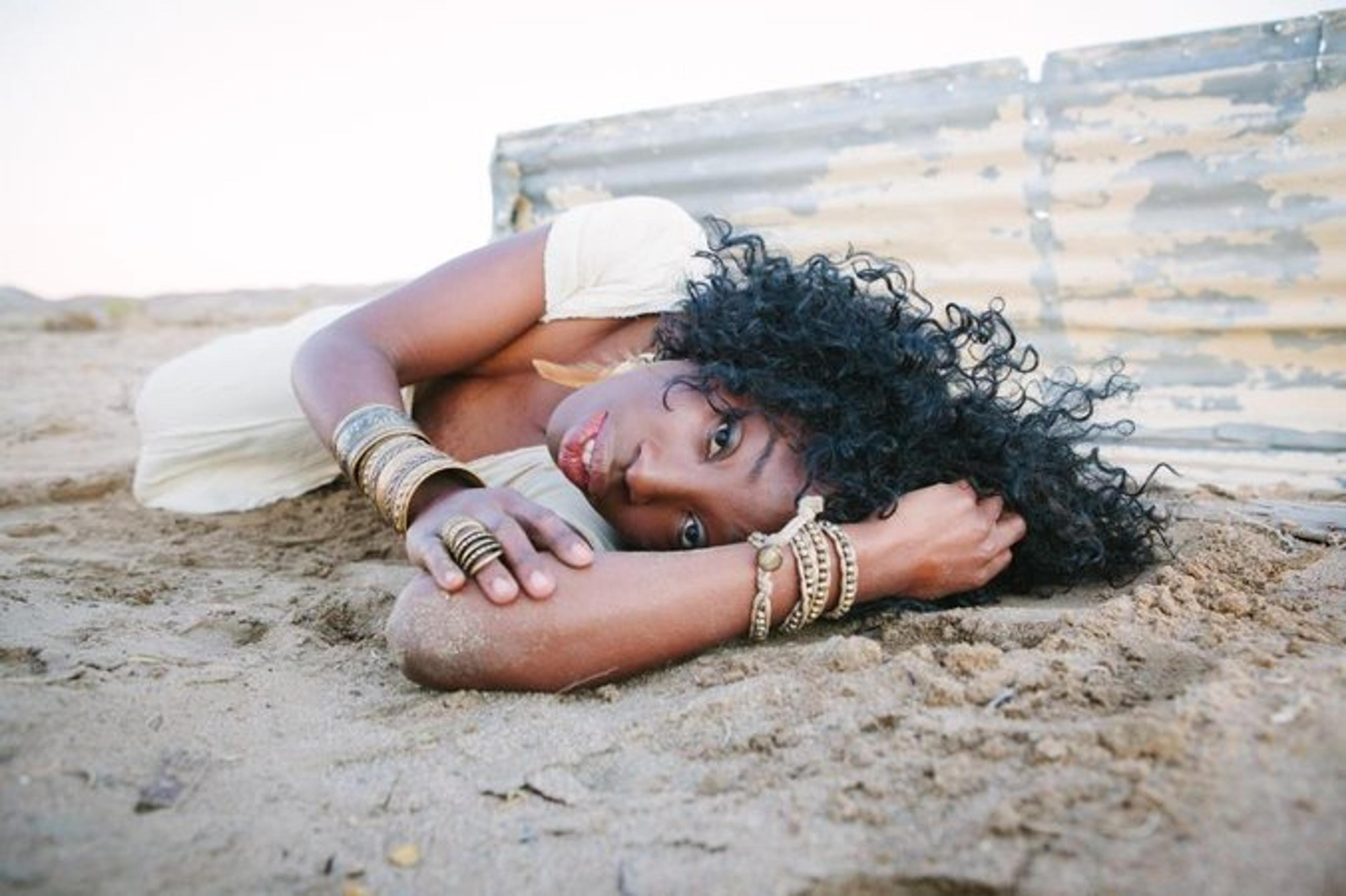 Editorial — Dyana Aives