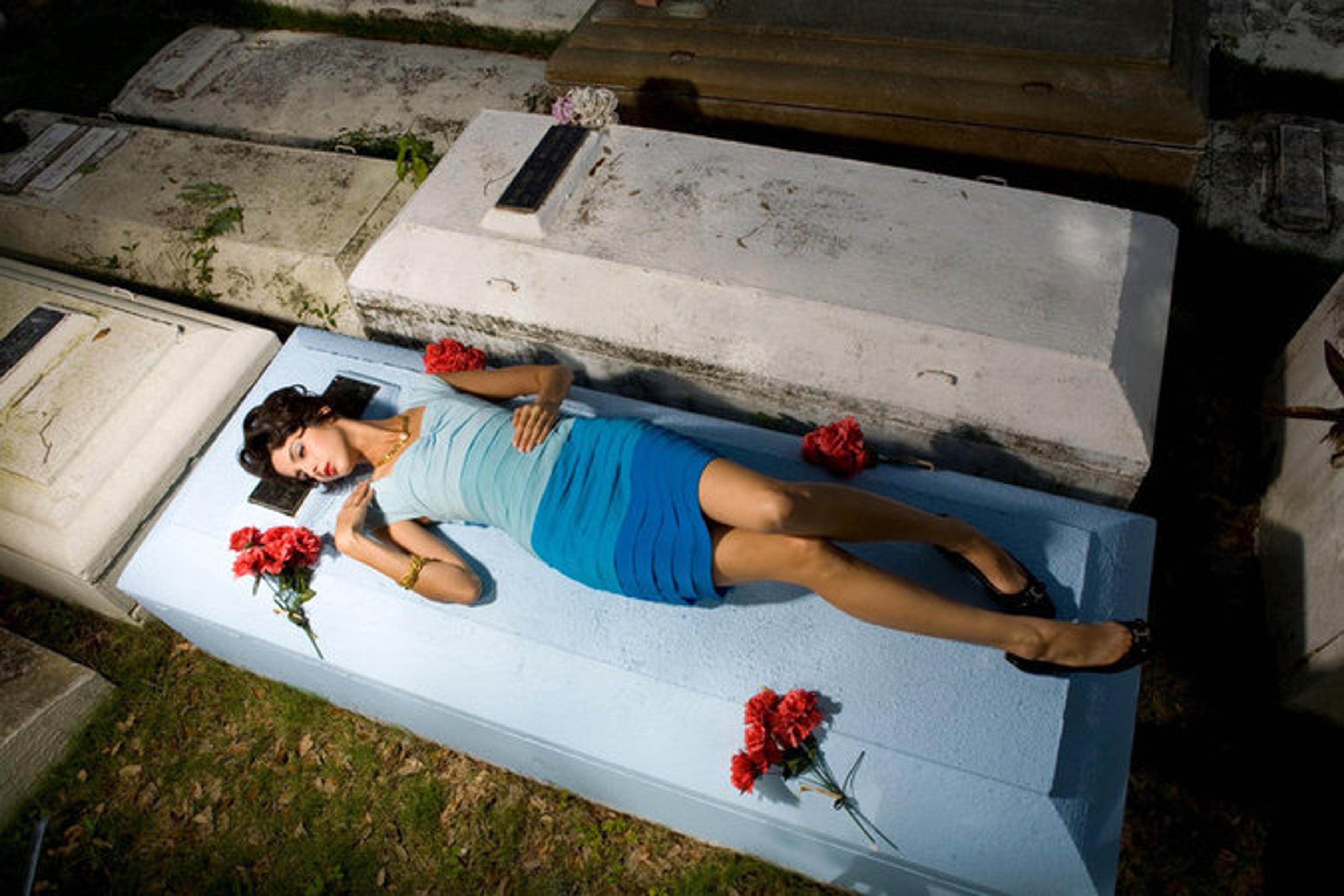 Editorial — Dyana Aives