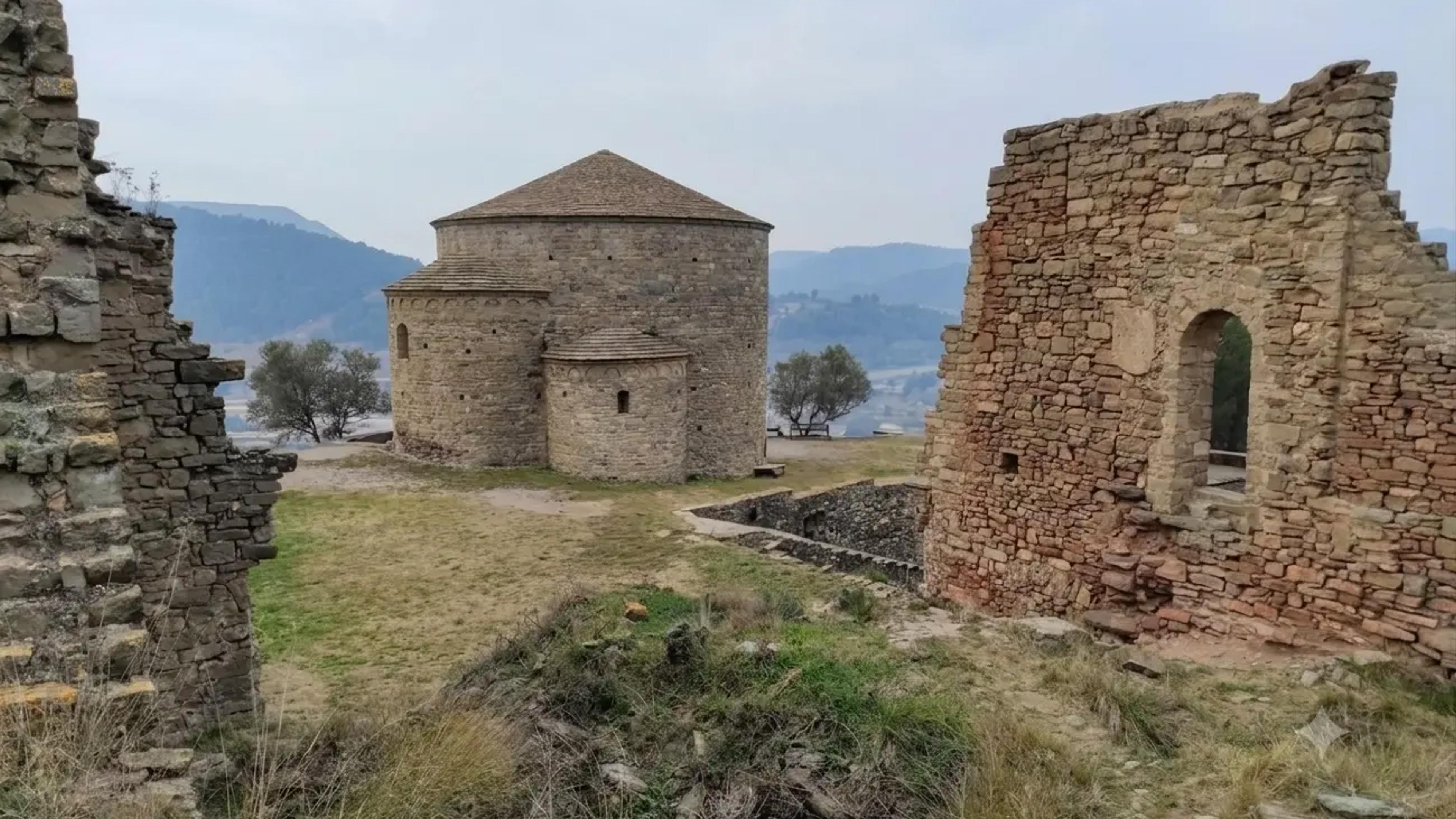 Castell de Sallent i Església de Sant Esteve i Sant Sebastià