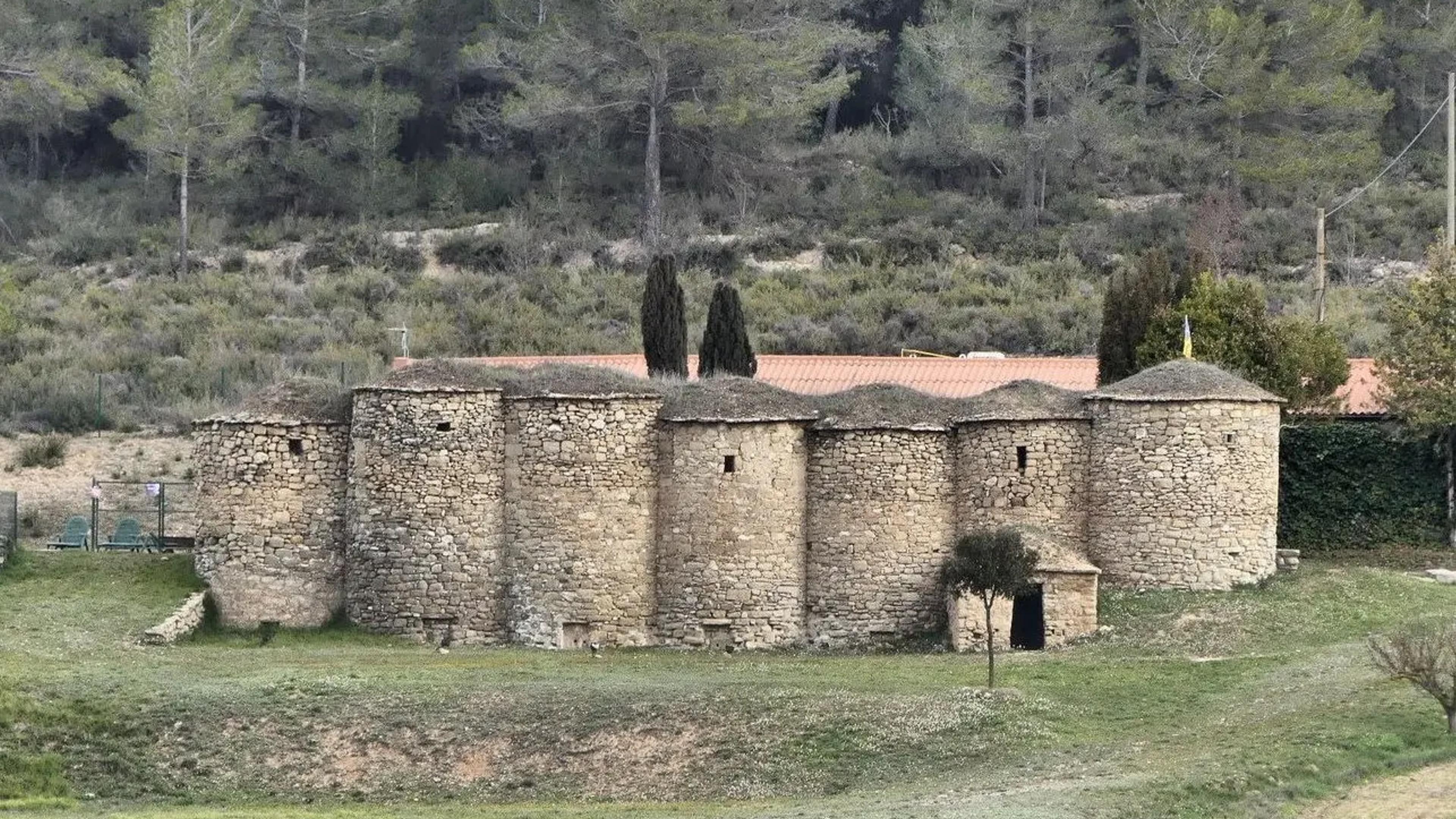 Les tines dels Tres Salts, la casa de les Tines o les tines de Talamanca