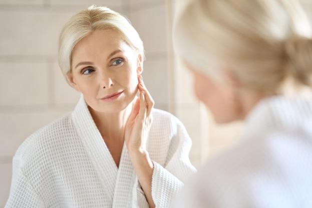 Schöne Haut trotz Menopause - so kommen Sie gut durch die Wechseljahre