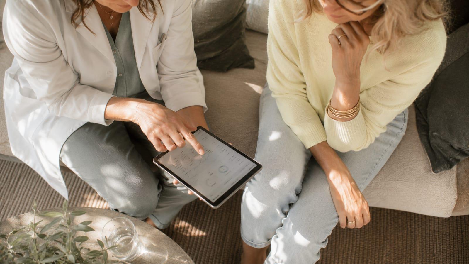 Behandlungsraum im Menopause Zentrum – die PRP-Therapie nutzt körpereigene Wachstumsfaktoren aus dem eigenen Blut zur Geweberegeneration.