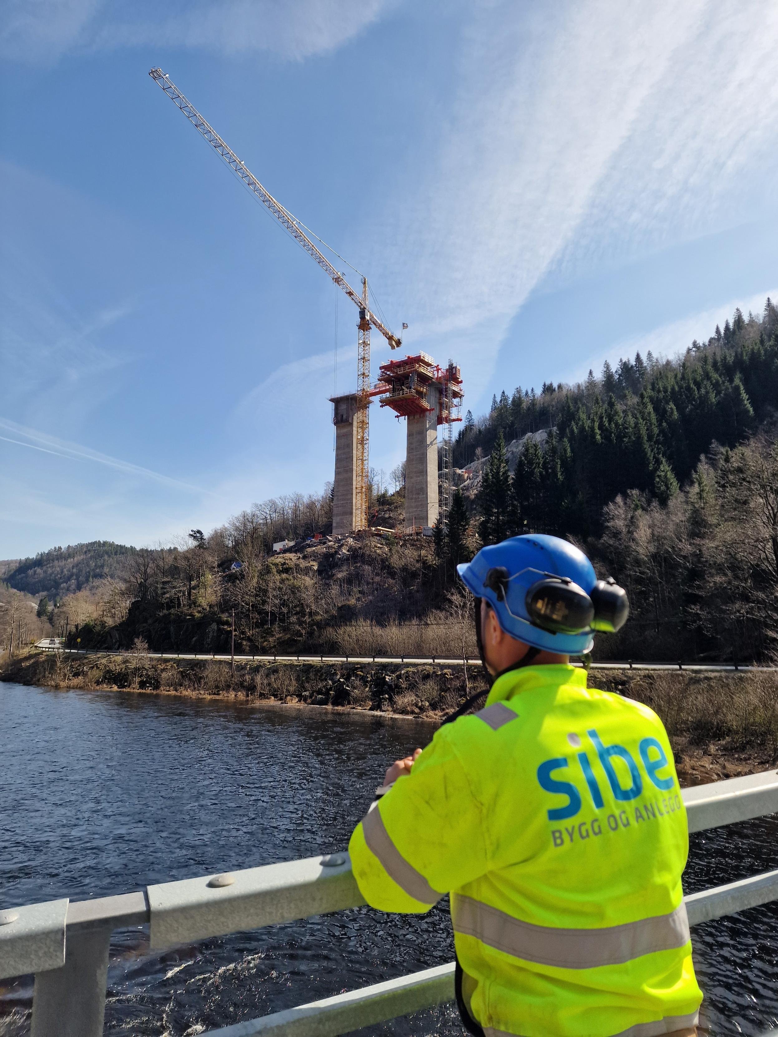 Glideforskaling av brutårn på Kvelland bru i Lyngdal