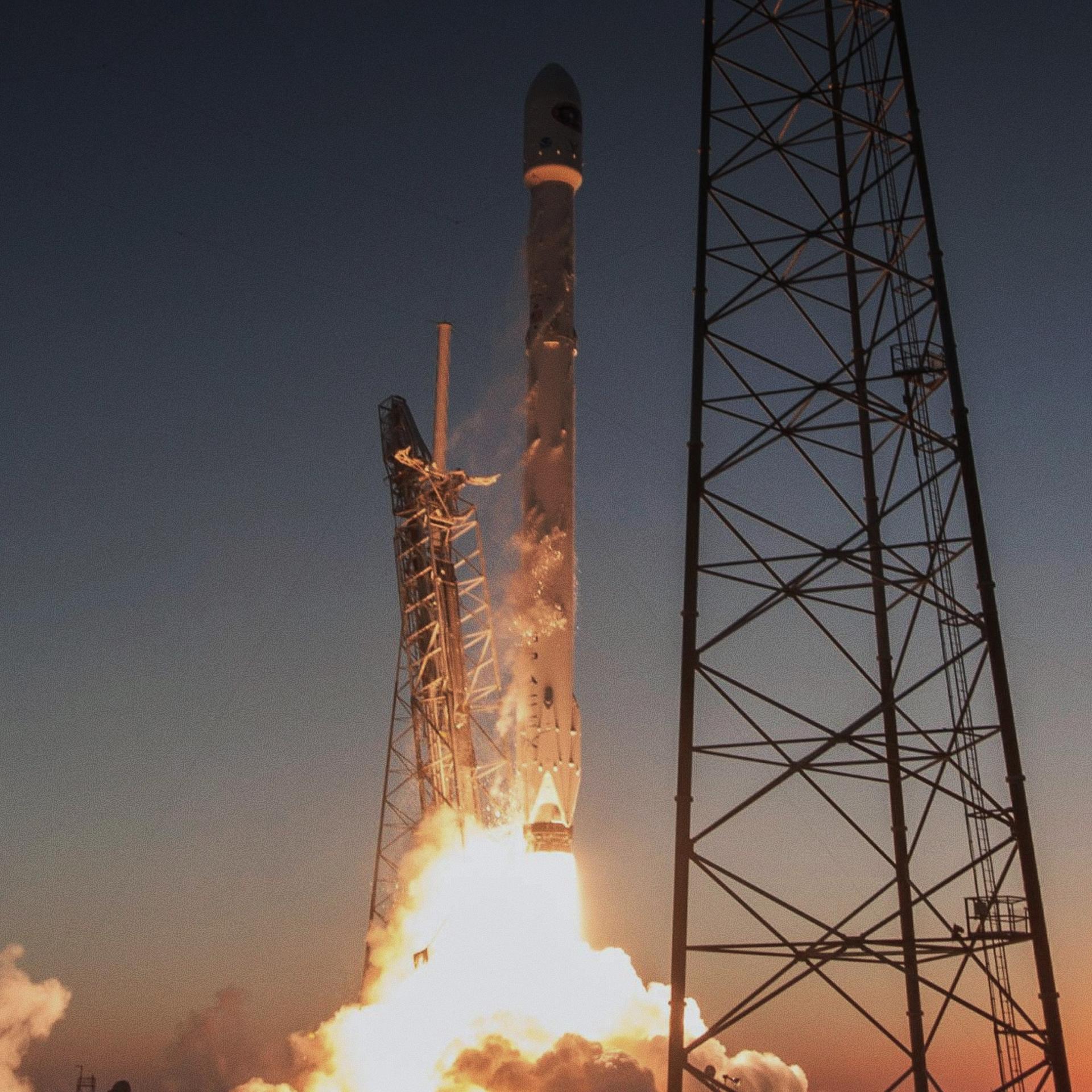 Space X Falcon 9 rocket ship taking off