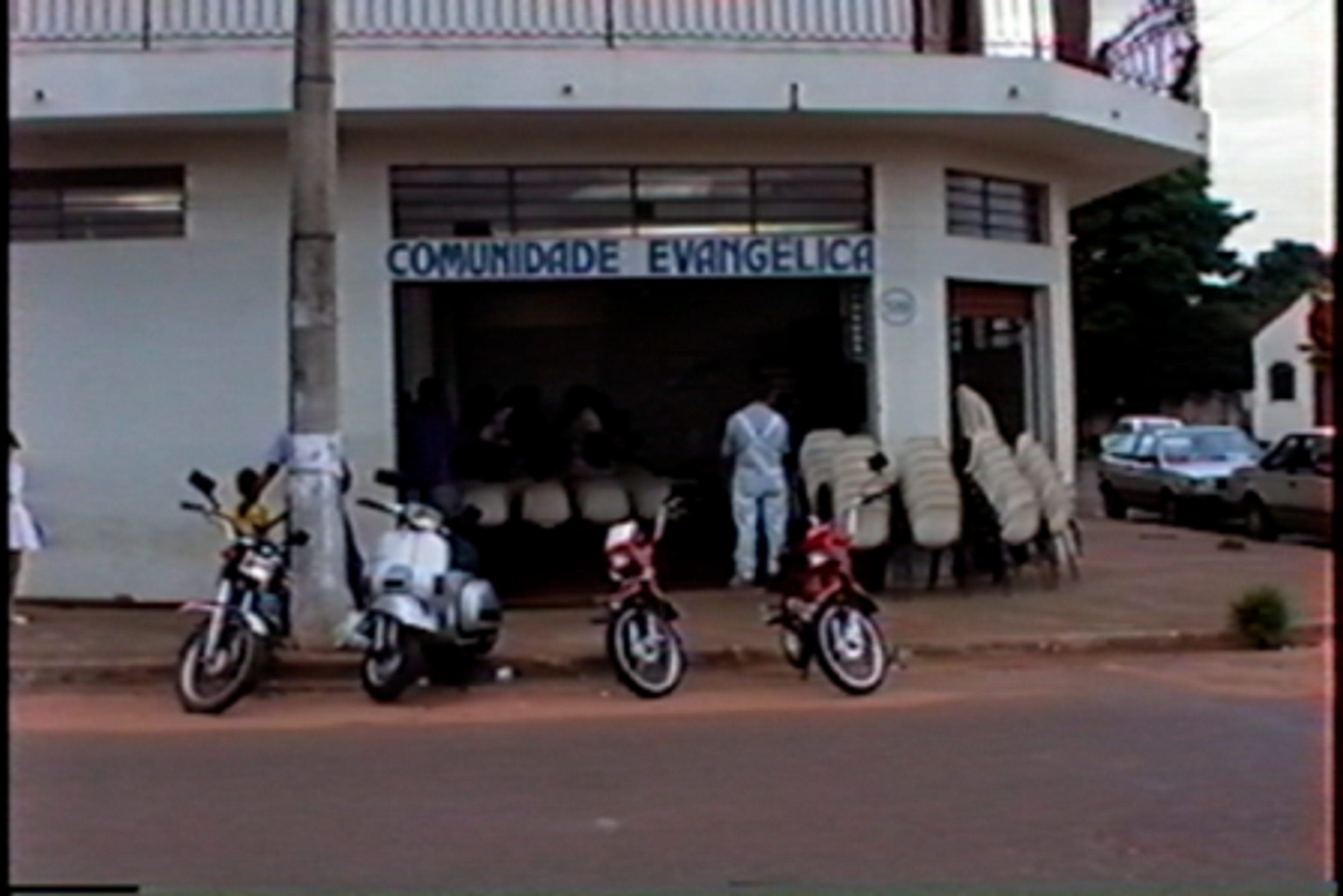 Com. Evangélica - Salão alugado.