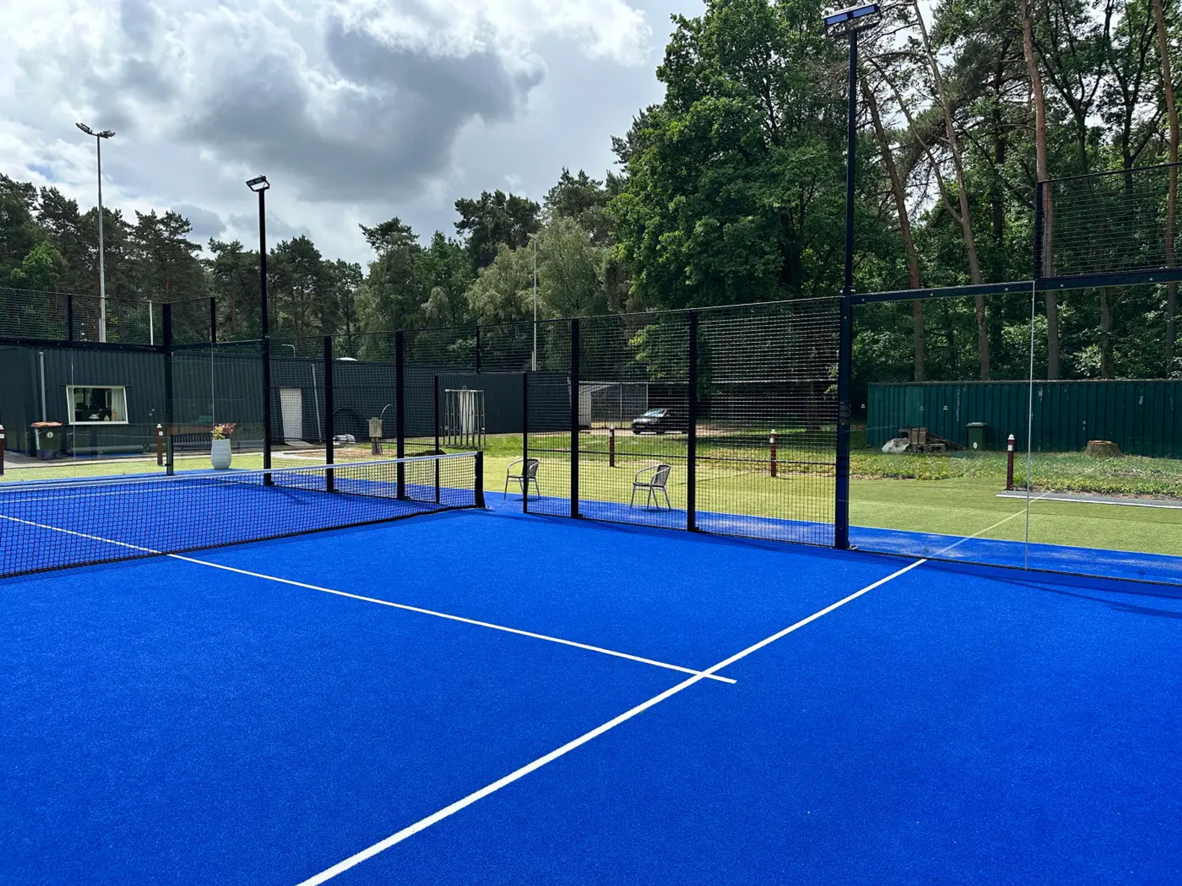 Is een vergunning altijd verplicht voor een padelbaan?