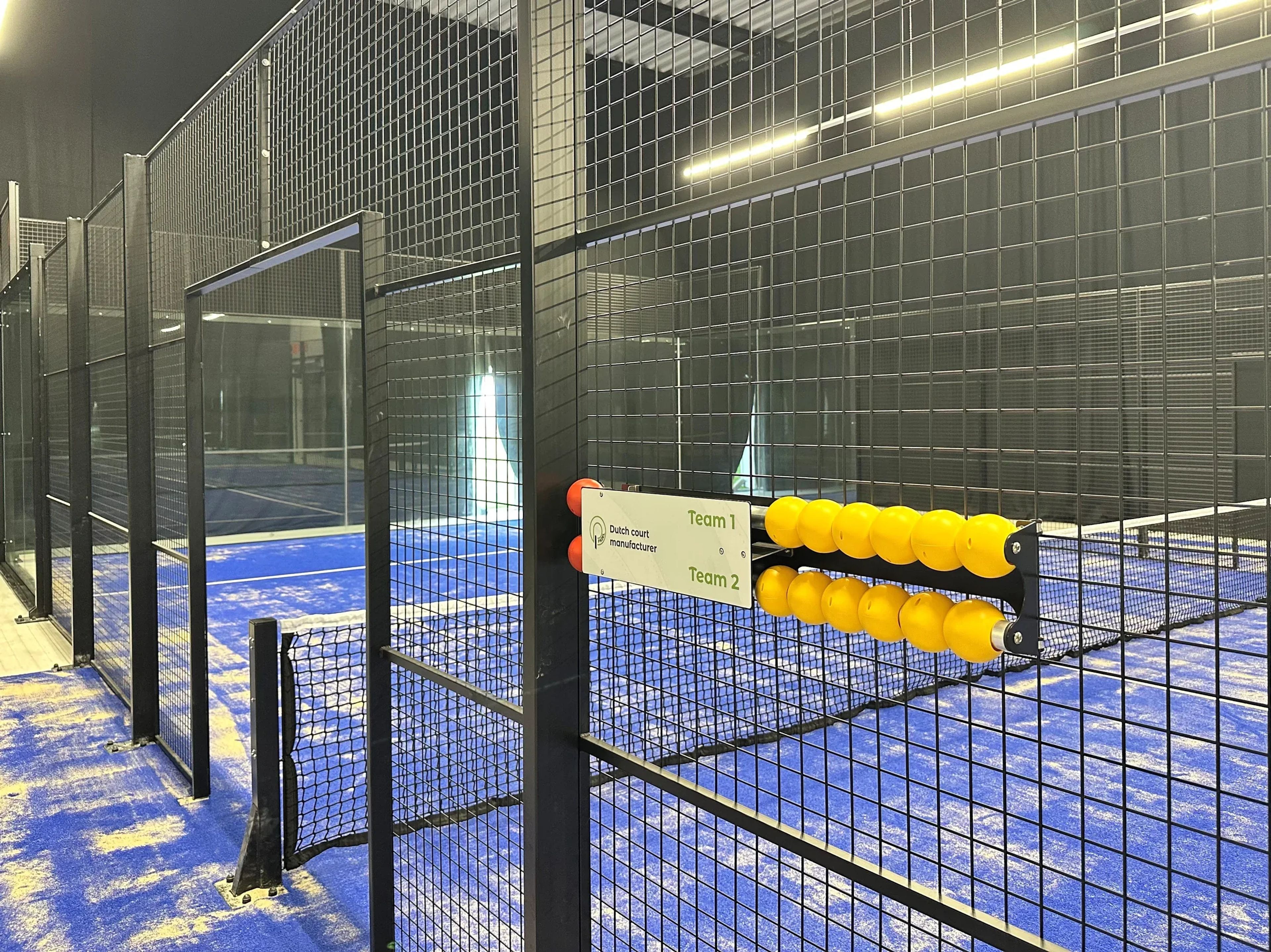Vier indoor panorama padelbanen van I-Padel in Joure