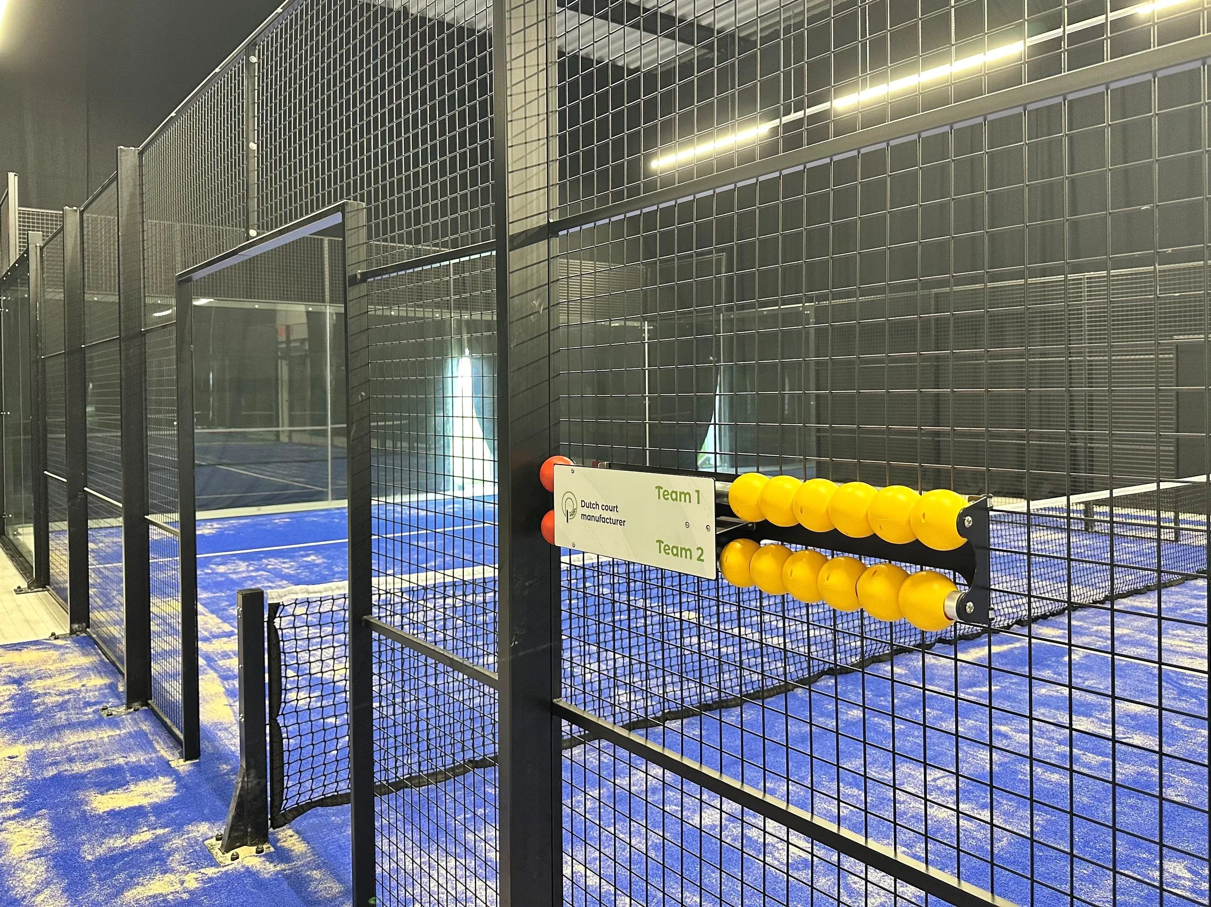 Vier indoor panorama padelbanen van I-Padel in Joure