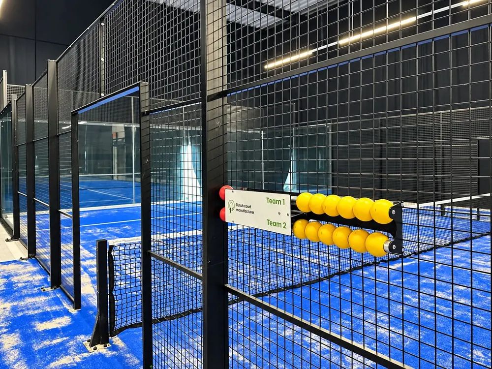 Vier indoor panorama padelbanen van I-Padel in Joure