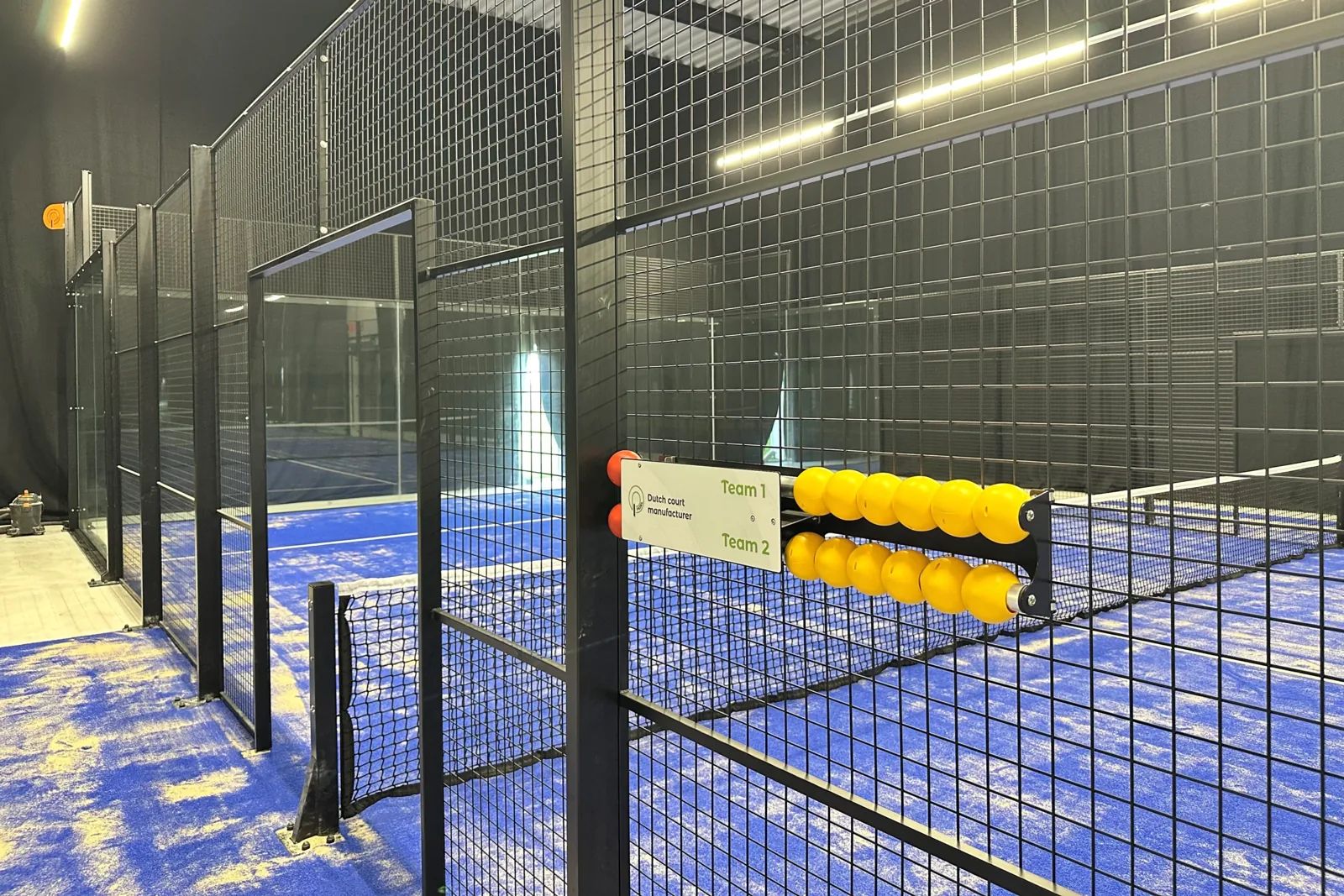 Quatre terrains panoramiques intérieurs I-Padel à Joure