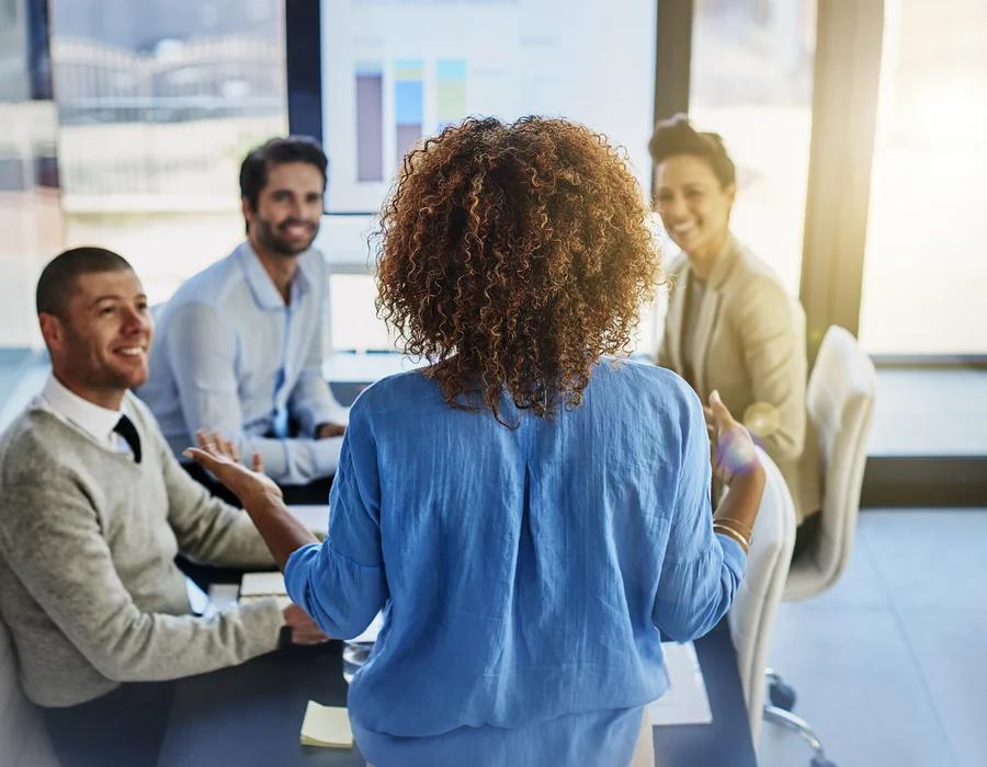 Decisiones financieras inteligentes: estrategia personalizada para crecer con solidez