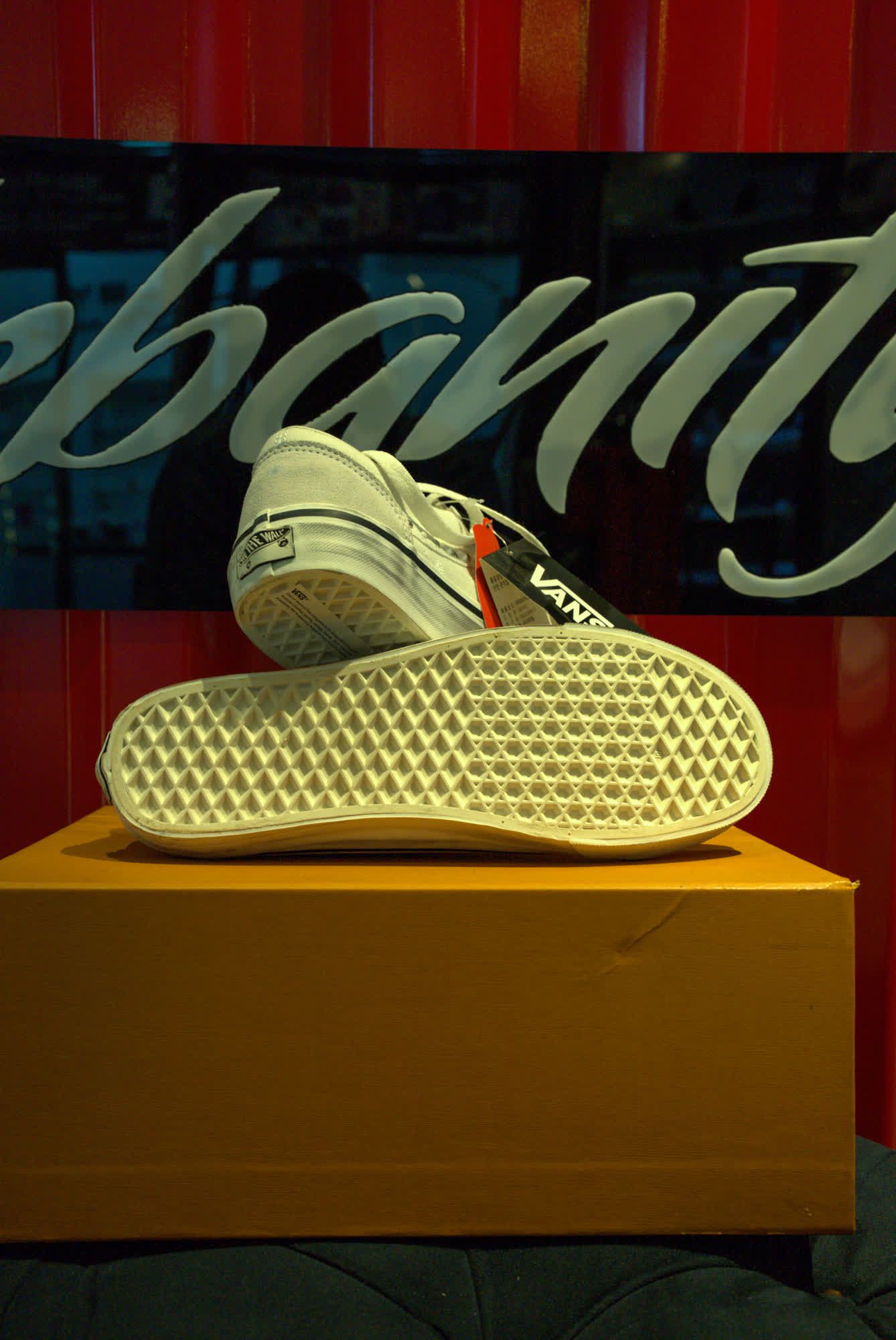 Vans Old Skool Studded - White, view 1