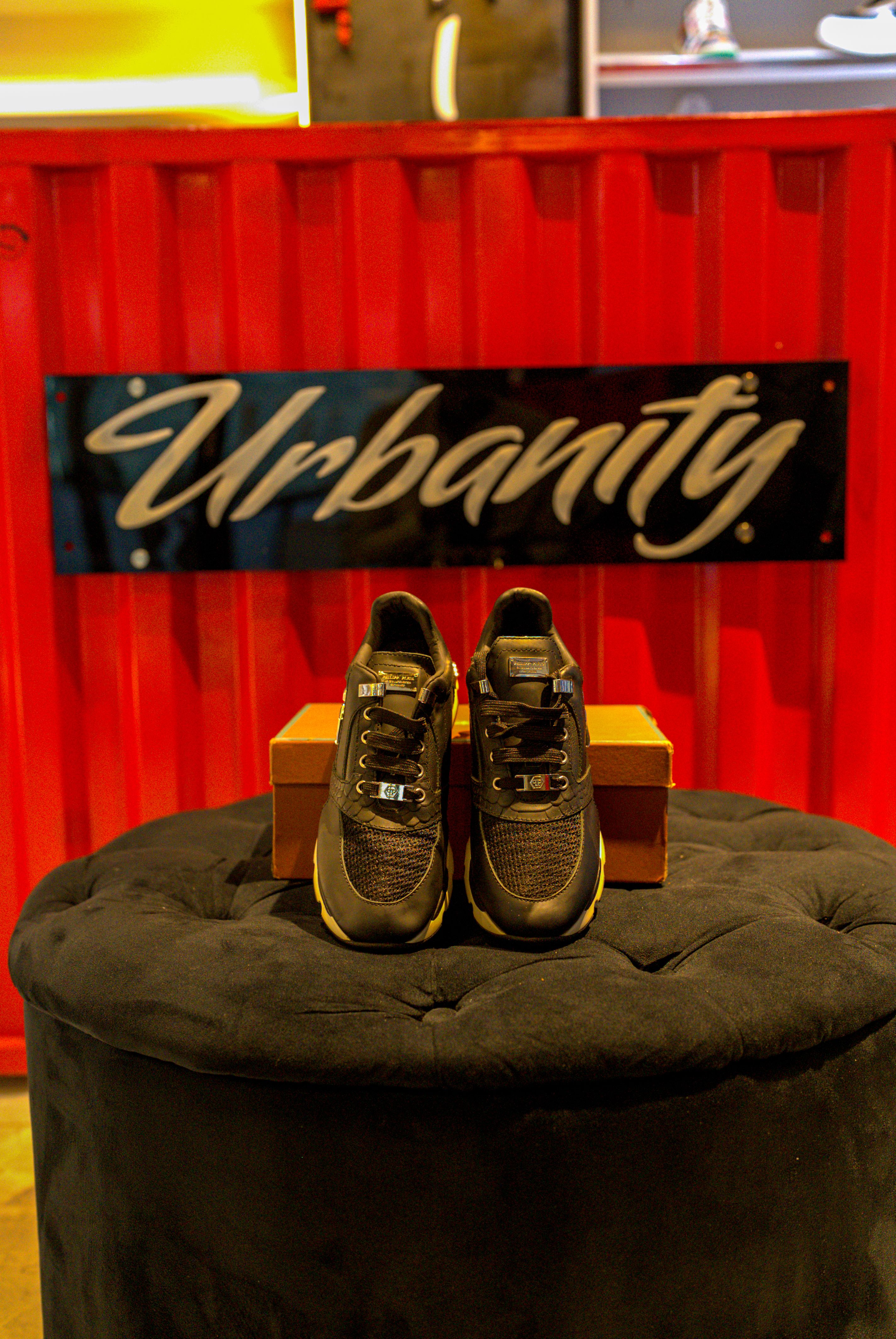 Givenchy All-Black Runner Front Metallic Plate