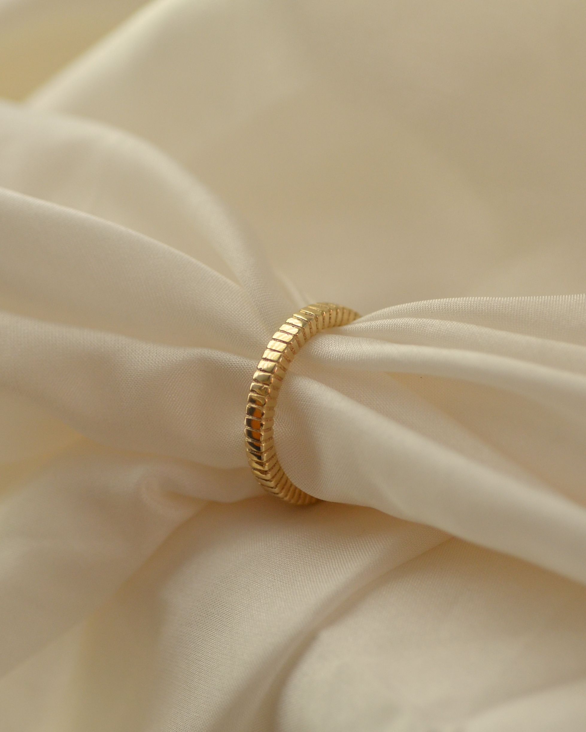 Solid gold fluted rib ring textured nz new zealand handmade ring