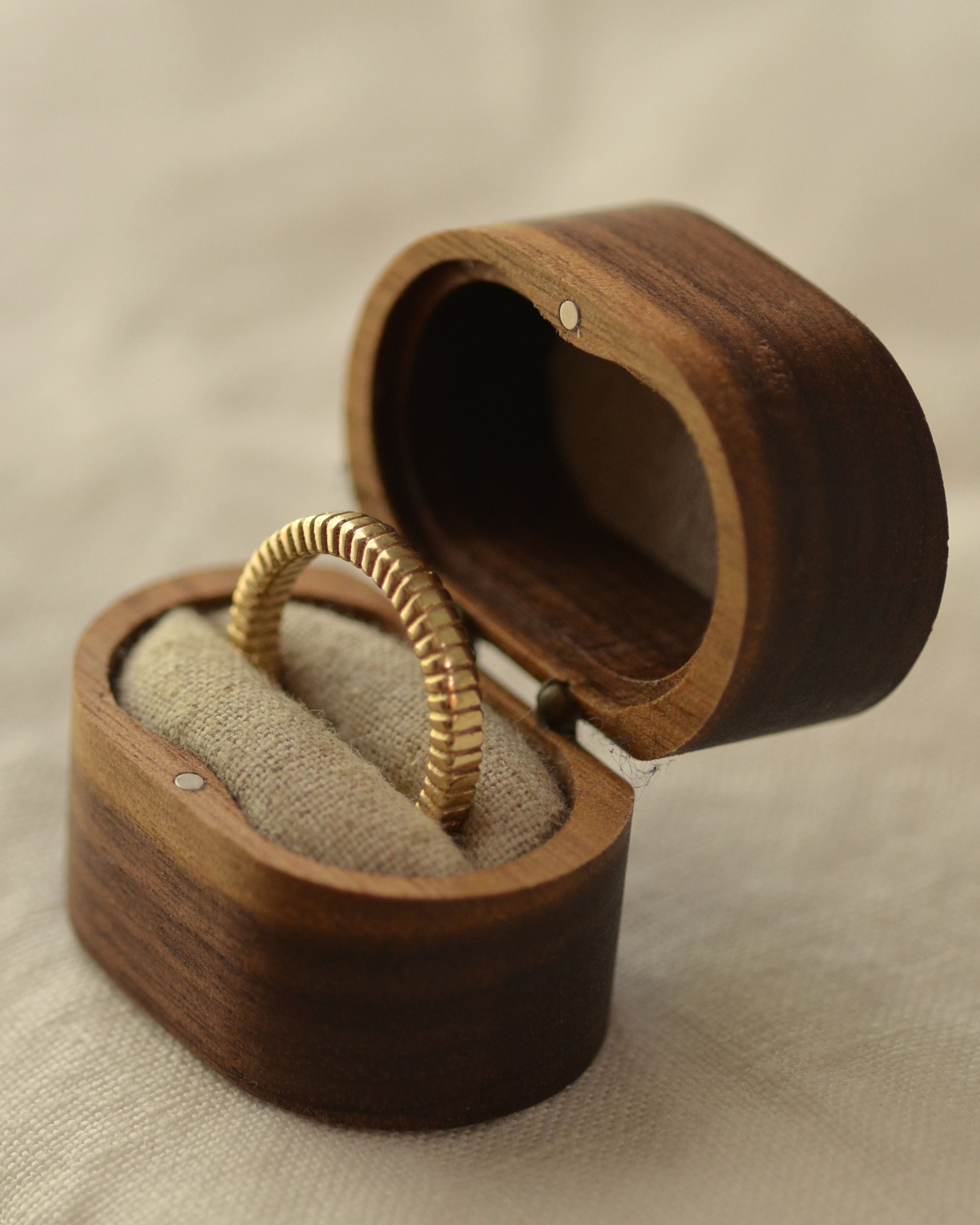 Rib ring solid alluvial river gold in wooden handmade presentation box