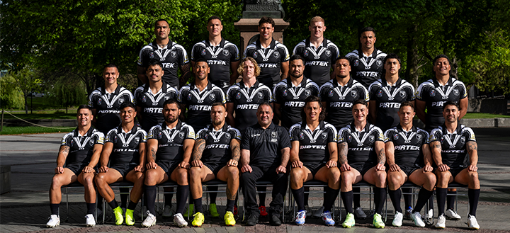 2025 Be in the KIWIS Team Photo in Auckland Background
