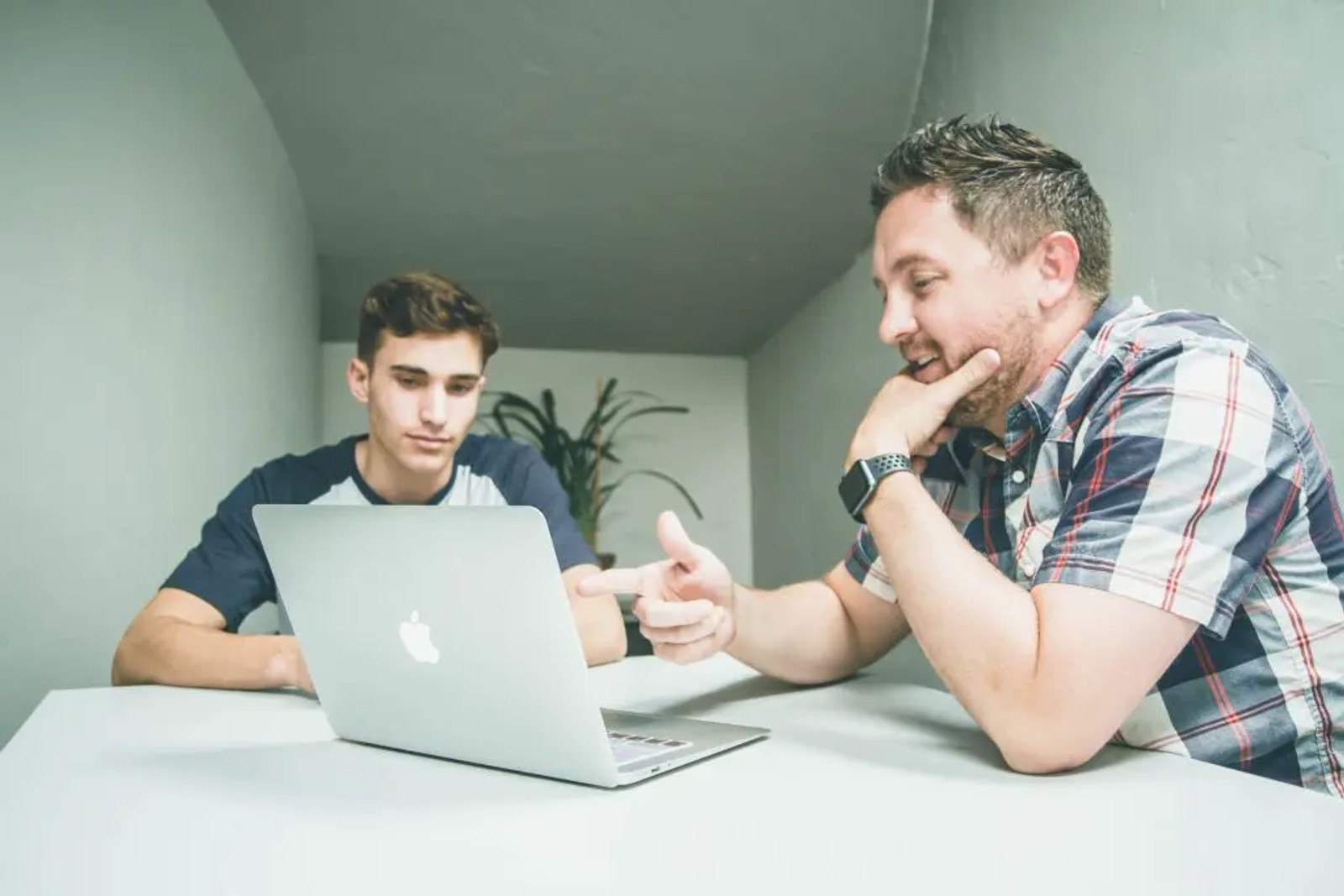 Human mentors guiding colleagues through personalized learning paths