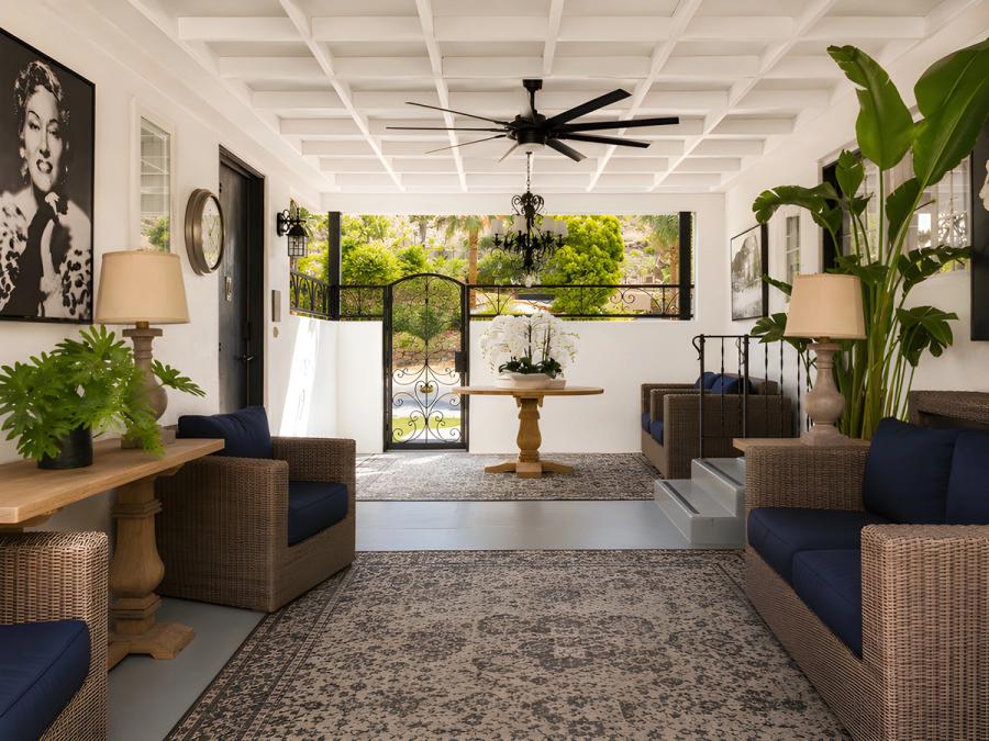Guest common area at Gloria Palm Springs boutique hotel