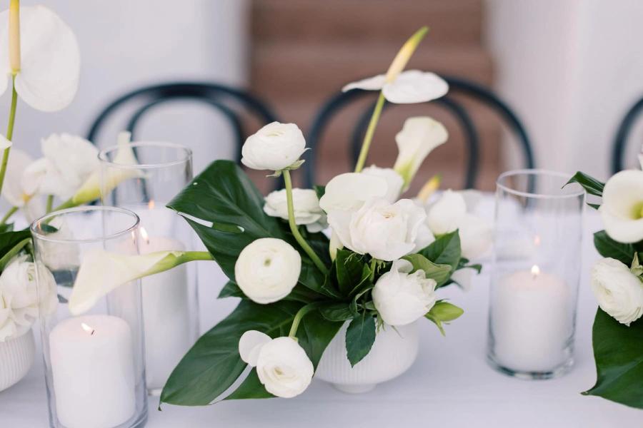 White floral wedding centerpiece with candlelight for a Palm Springs micro-wedding