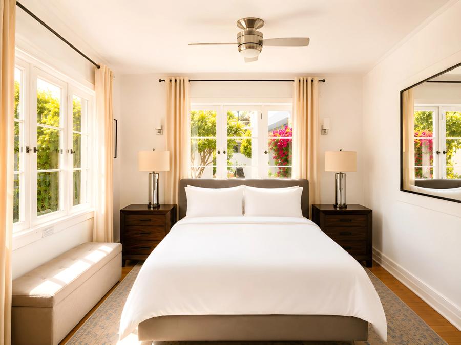 Sadie queen bed