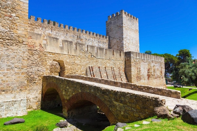 Castelo de Sao Jorge (St. George's Castle)