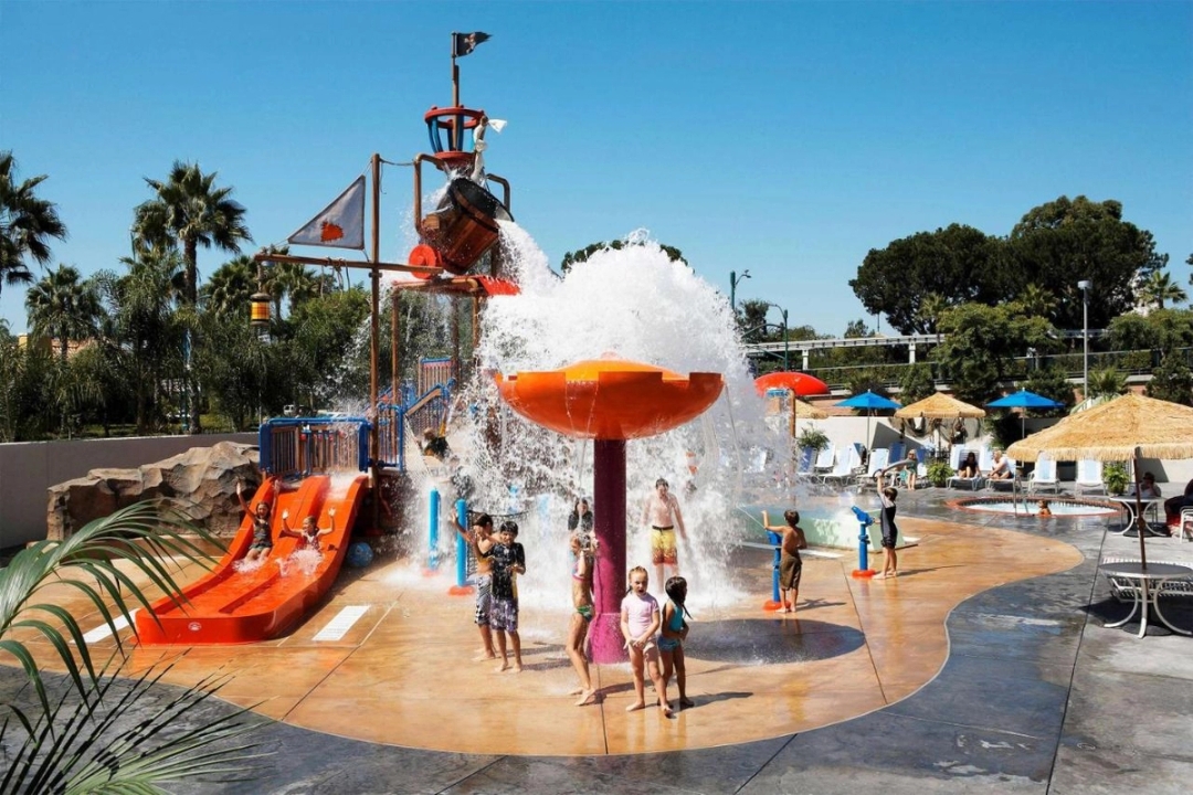 Howard Johnson Hotel & Water Playground