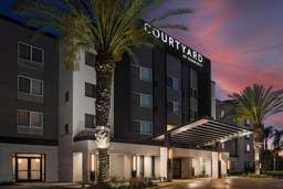 Courtyard by Marriott Anaheim Resort/Convention Center Image 2