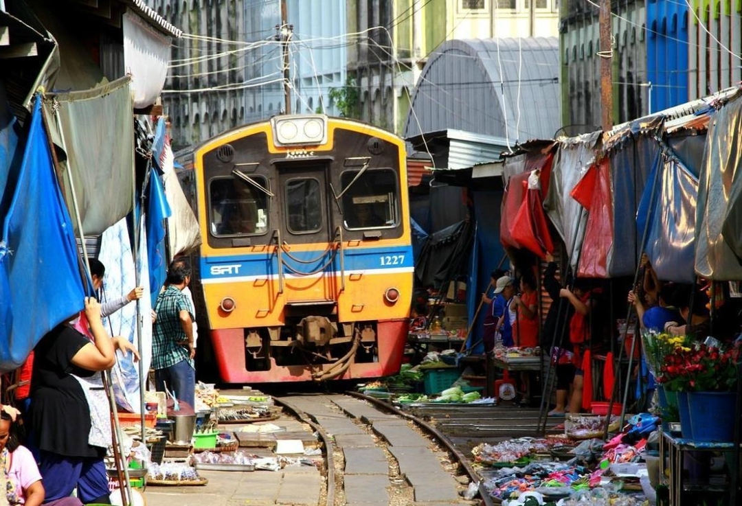 Maeklong Railway Market