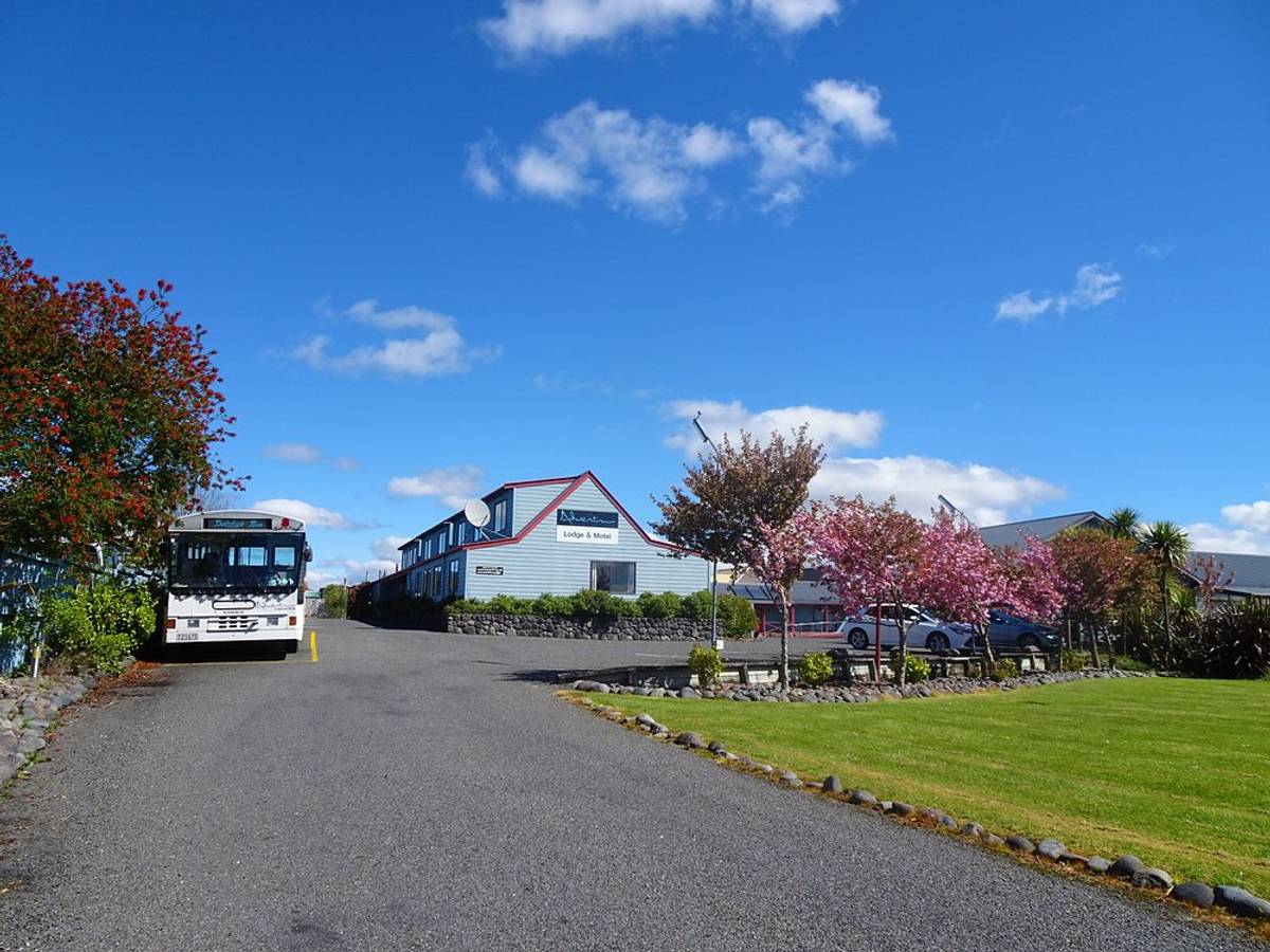 Adventure Lodge and Motels and Tongariro Crossing Track Transport