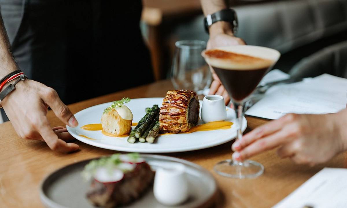 One80° Restaurant & Cocktail Lounge