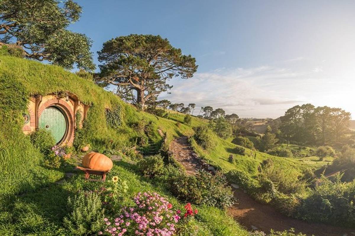 Hobbiton™ Movie Set Walking Tour from Shires Rest (Hinuera)