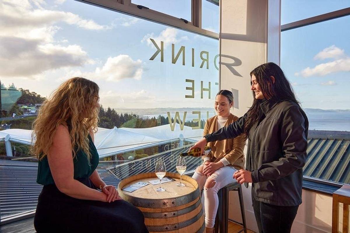 Shore Excursion: Local Tasting Tour from Tauranga 