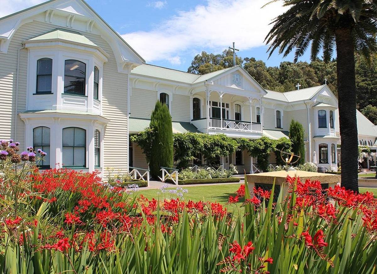 Premium-Hawke's Bay, Napier Winery Tour - 5.5 hours