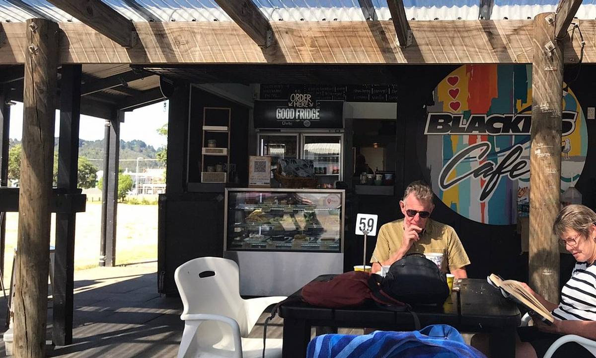 Blackies Cafe by the Beach - Whangamata