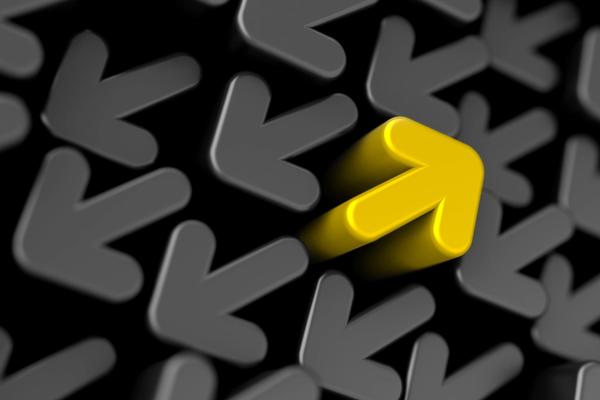 A single yellow arrow pointing the opposite way to rows of grey arrows