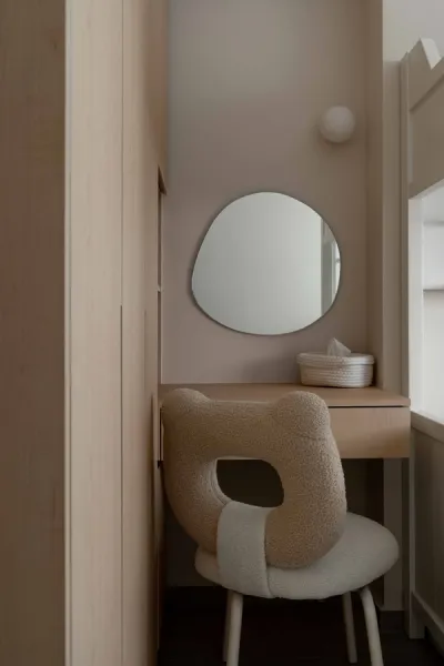 Vanity space with asymmetrical round mirror