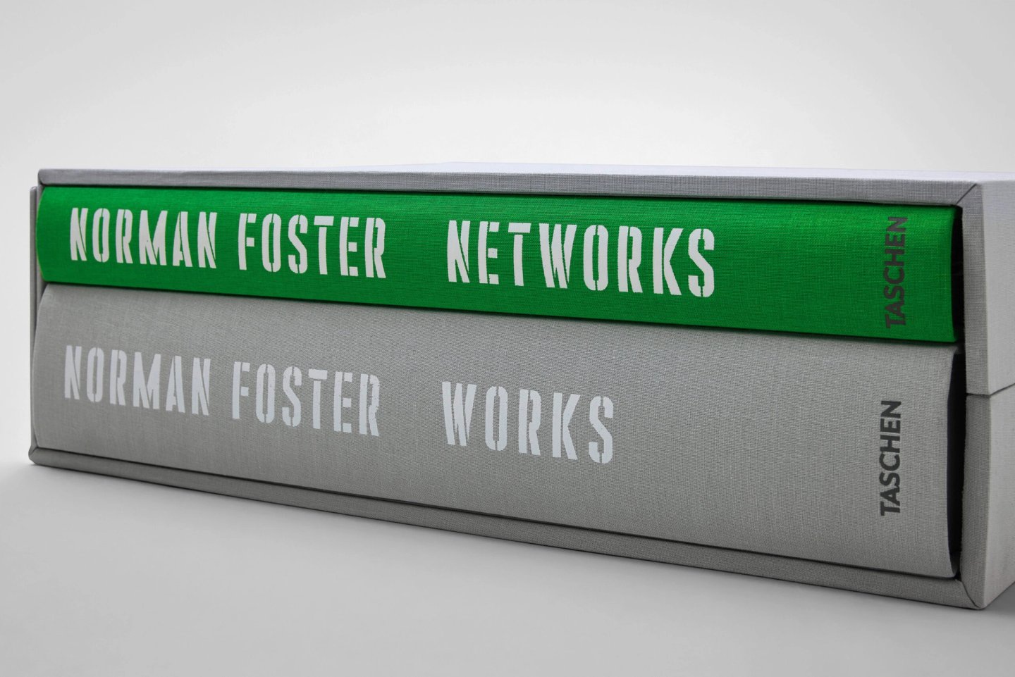 NORMAN_FOSTER_CE_GB_SLIPCASE003-X_66996-scaled
