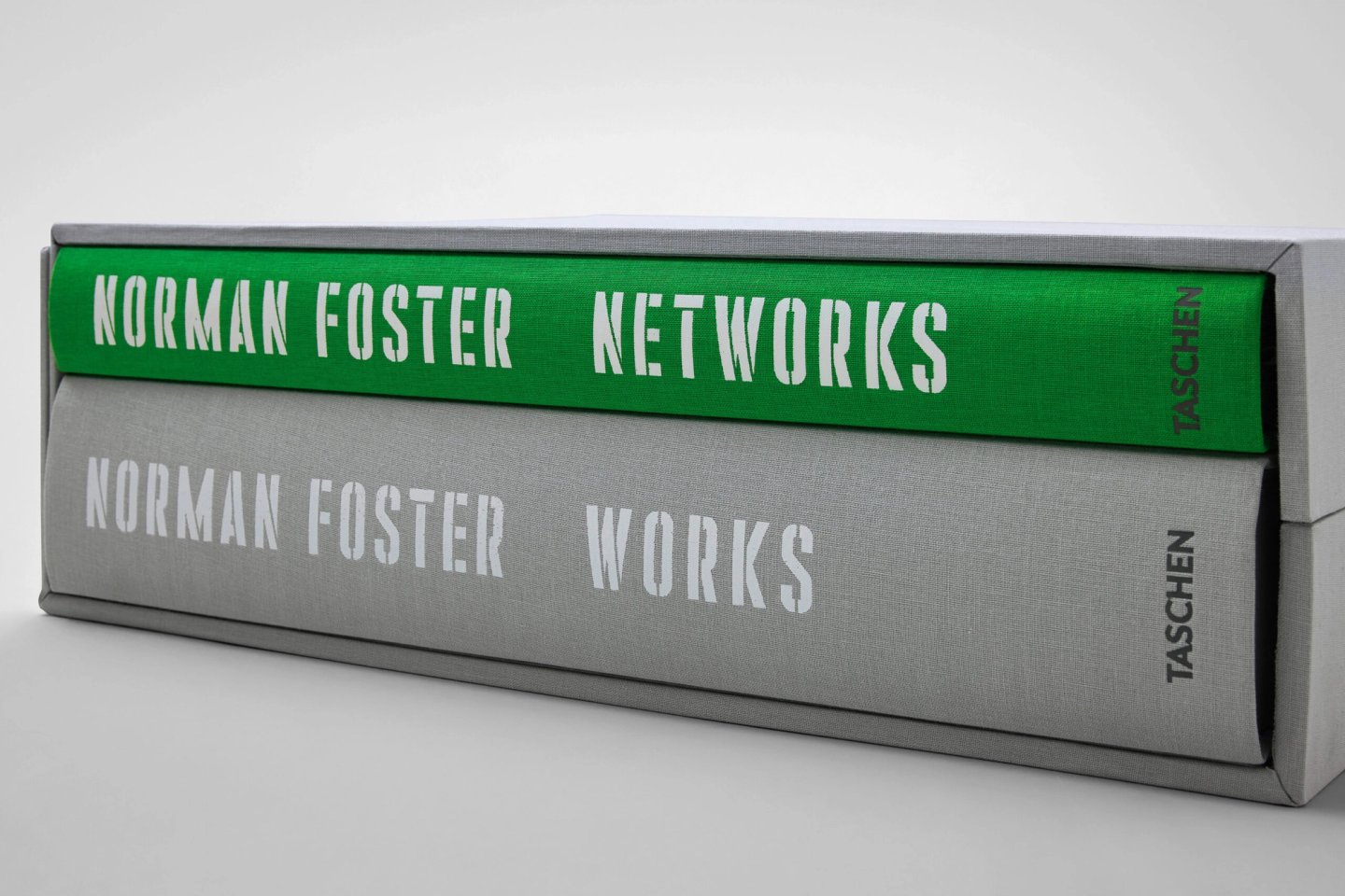 NORMAN_FOSTER_CE_GB_SLIPCASE003-X_66996-scaled